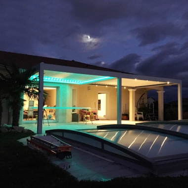 Yiwu Garden Set Remote Control Outdoor Motorized System Garden Gazebo Aluminium Louvre Pergola Roof