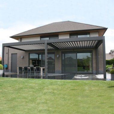 Solar Pergula Waterproof Bioclimatic Gazebo Outdoor Motorized Opening Louvered Roof Solar Panel Pergola