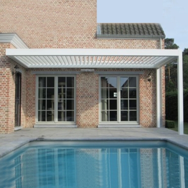 Modern Design Outdoor Louver Roof Aluminum Pergola With Retractable Screen