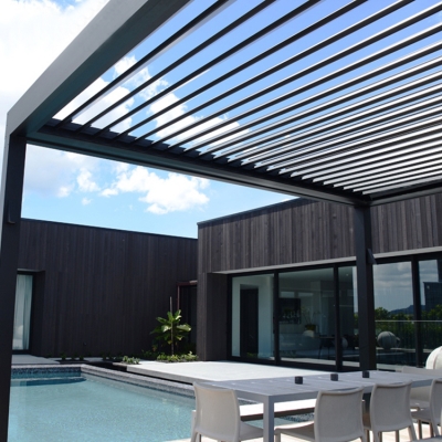 China Made Customized Bioclimatic Retractable Louvre Roof  Pergola System With Glass door